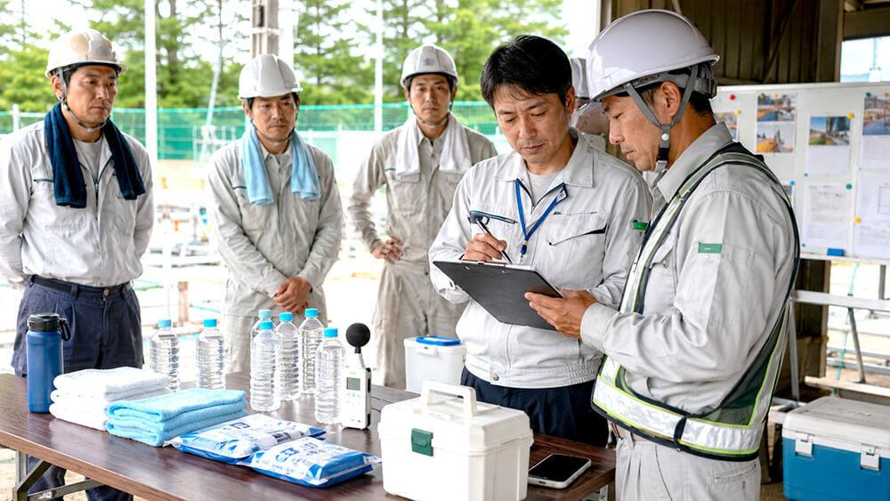熱中症で救急車を呼ぶ基準｜症状と初動対応