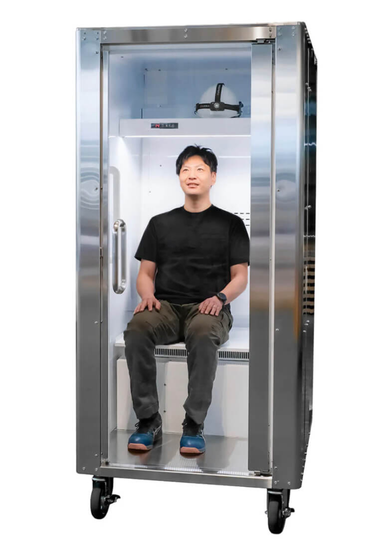 ど冷えもんBOXの内部に着座してクールダウンする作業者のイメージ