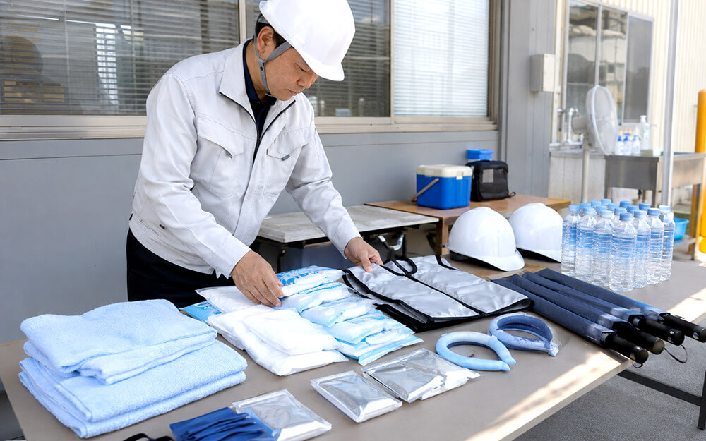 作業前に使う冷感タオル・冷却パック・冷却ベストの準備